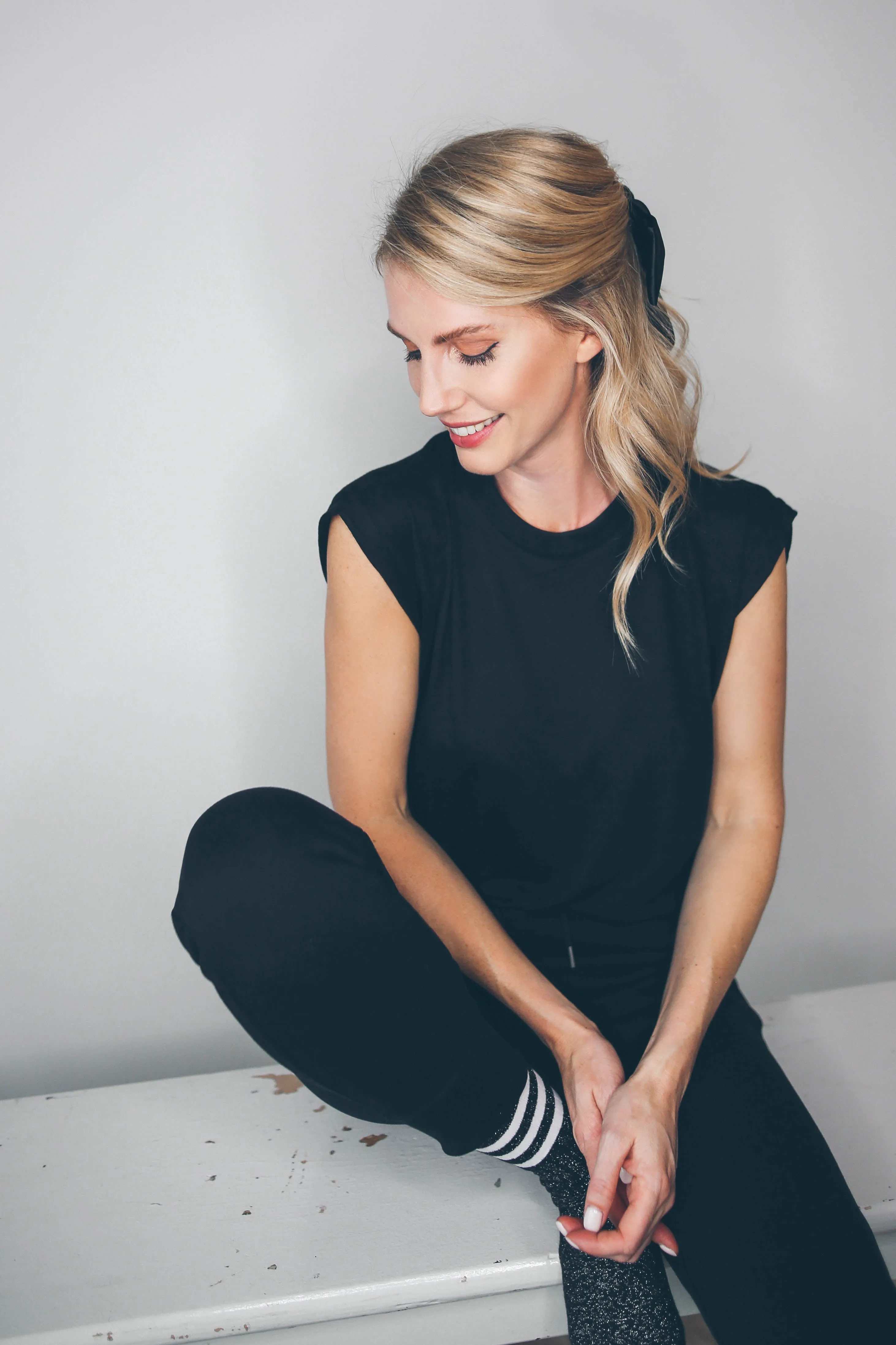 Black Super Soft Flowy Rolled Tee - The Simple Collection