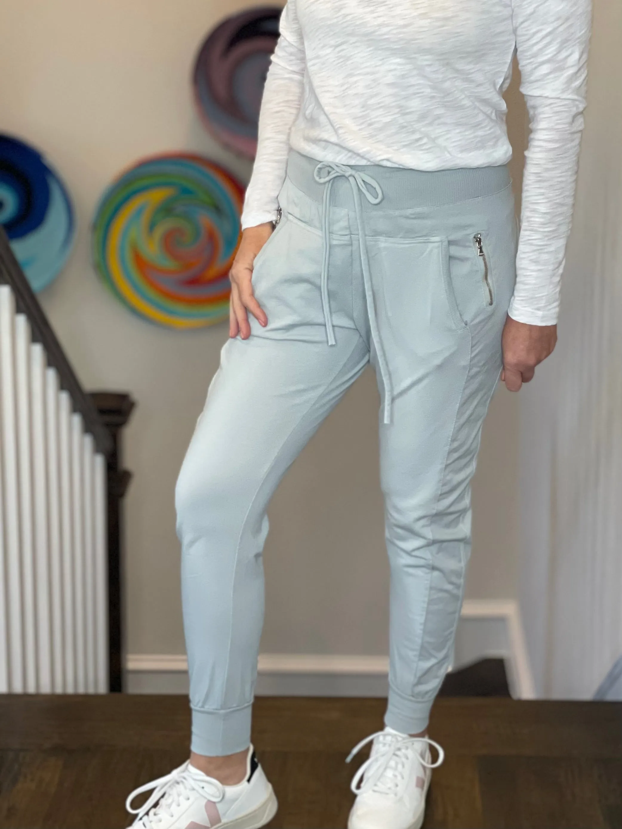 Suzy D Ultimate Joggers in Light Grey