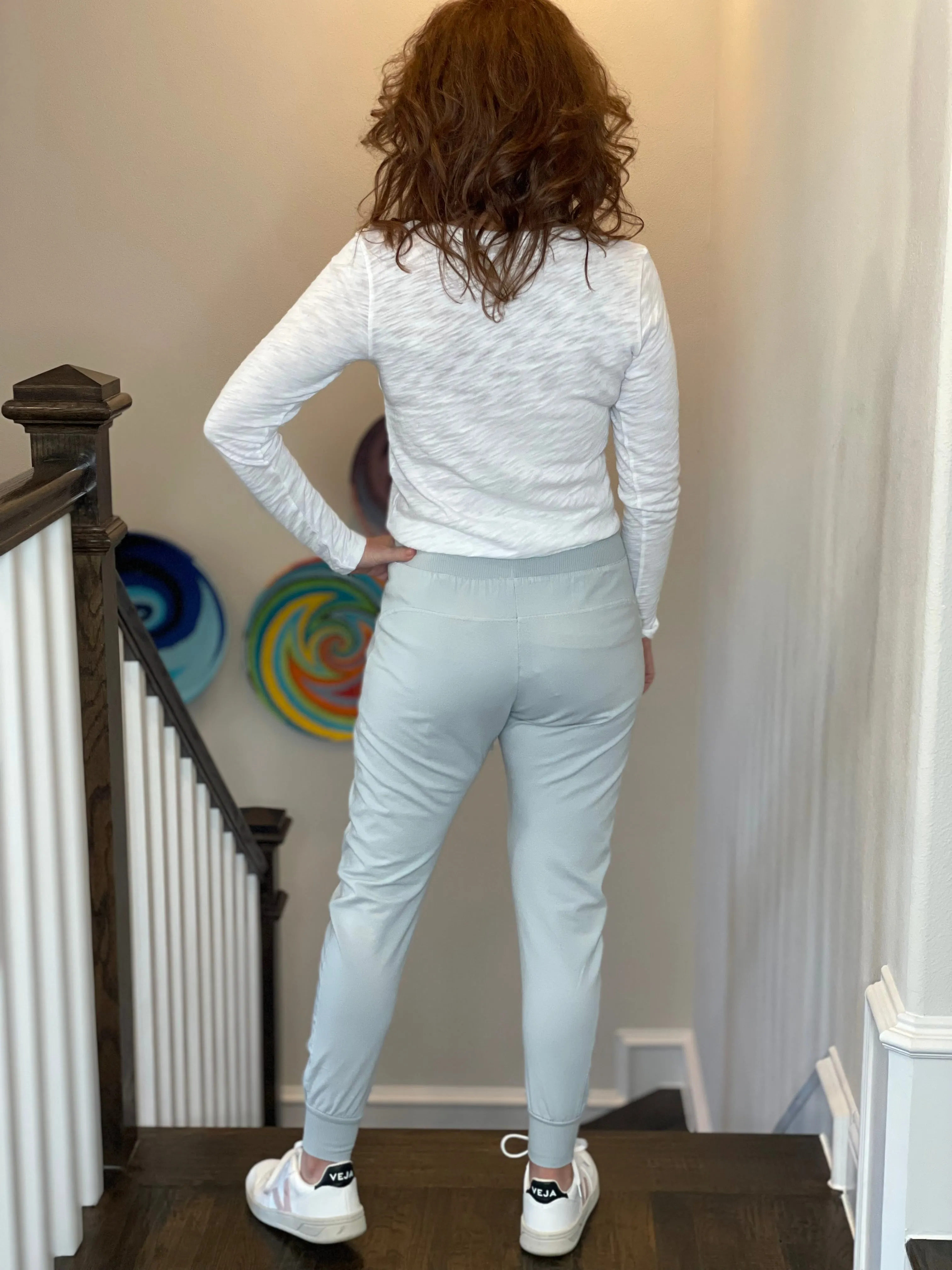 Suzy D Ultimate Joggers in Light Grey